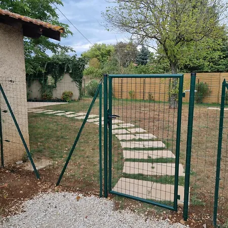 Maison 2 Chambres Avec Exterieur Et Jacuzzi Bourg-les-Valence Exterior photo